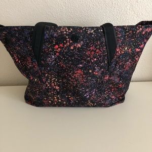 Lululemon Out of Range Tote 20L